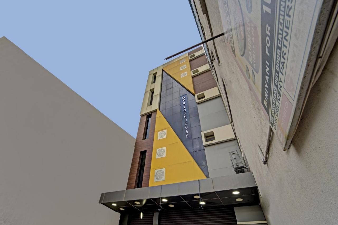 Super Townhouse 1096 Redfox Nungambakkam Near Apollo & Shankar Nethralaya Hospital