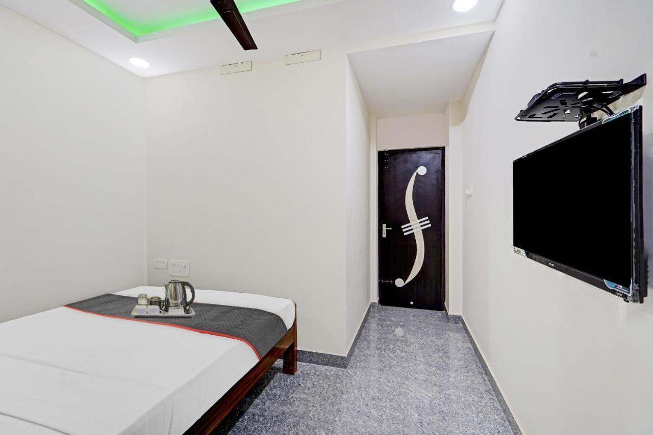 Super Townhouse 1096 Redfox Nungambakkam Near Apollo & Shankar Nethralaya Hospital Hotel Chennai