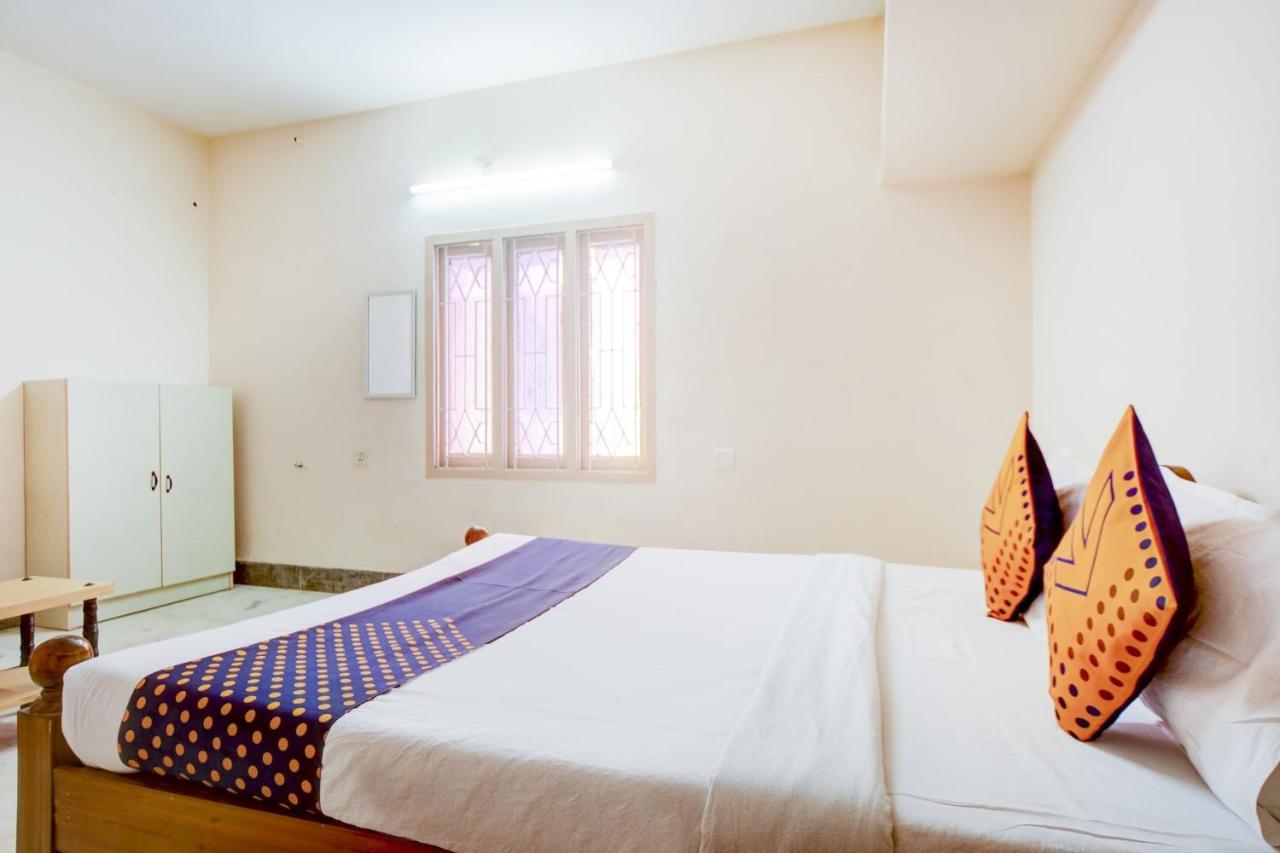Hotel Spot On Kvr Near Koyambedu Depot Metro Station 2*