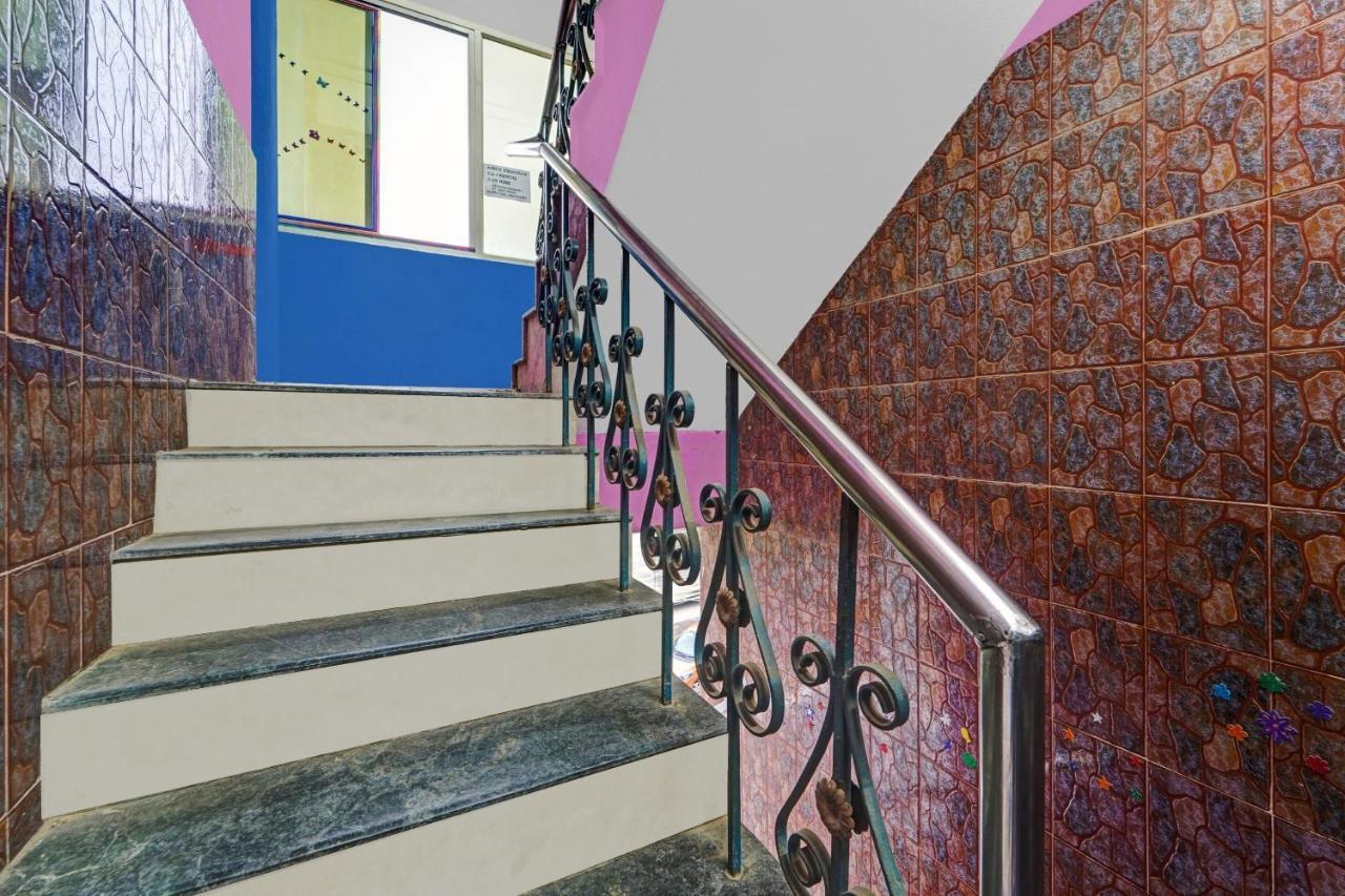 Spot On New Golden Star Near Thirumangalam Metro Station 3* Chennai