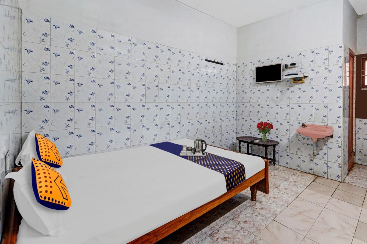 Hotel Spot On New Golden Star Near Thirumangalam Metro Station