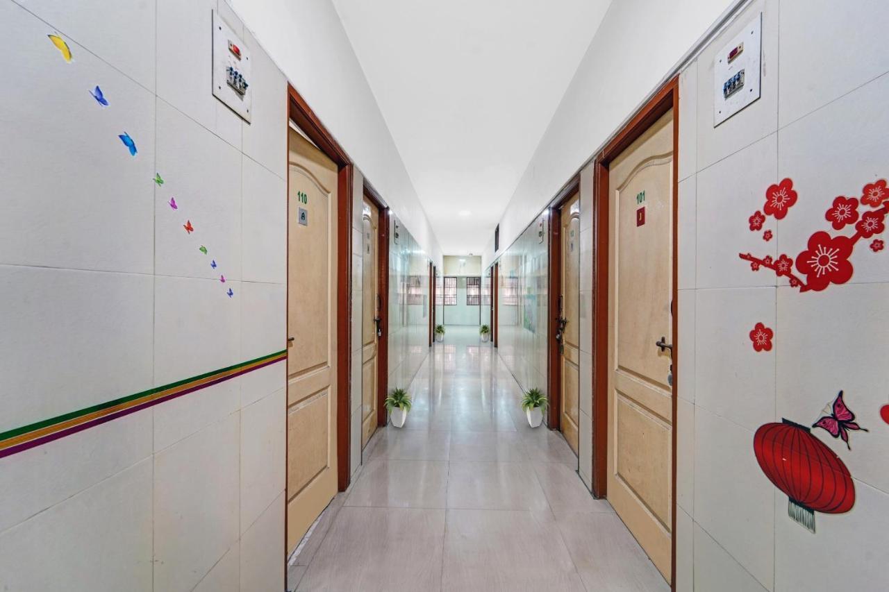 Spot On New Golden Star Near Thirumangalam Metro Station 3*