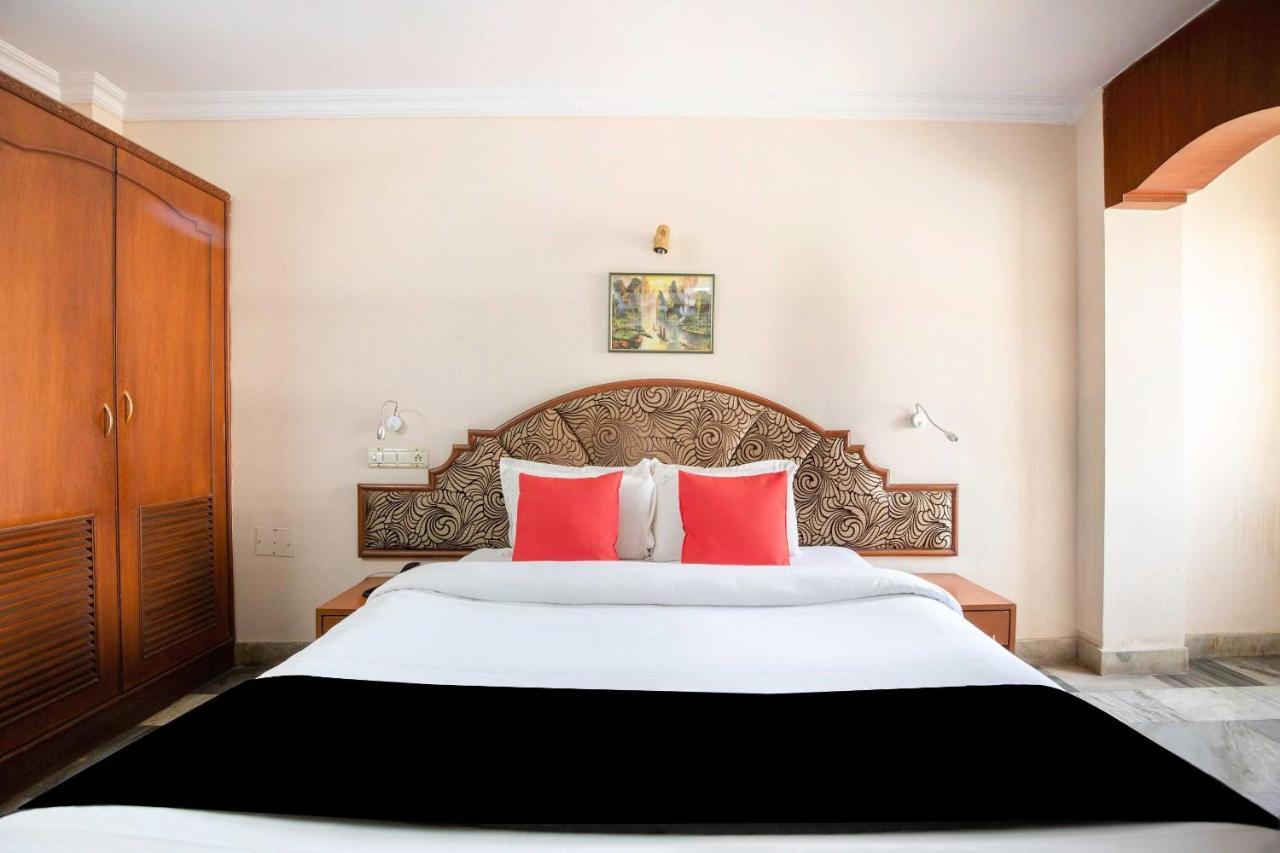 Hotel Collection O 81235 Golden Tower 3*