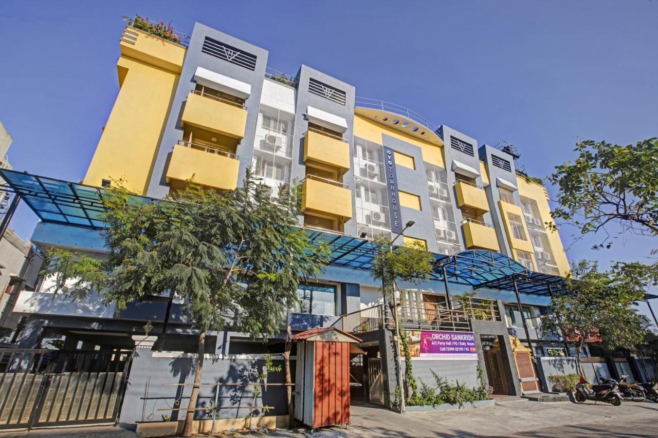 Hotel Super Townhouse Orchid Sankrish Near Balaji Dental College