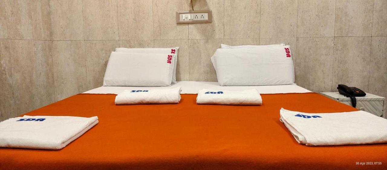 Sarovara Deluxe Pensão *