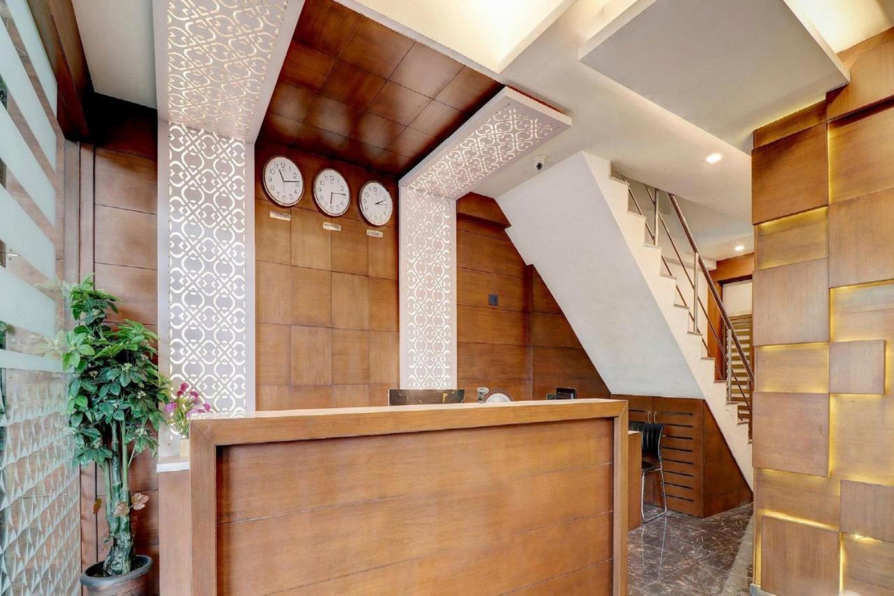 Hotel Pine Tree Signature