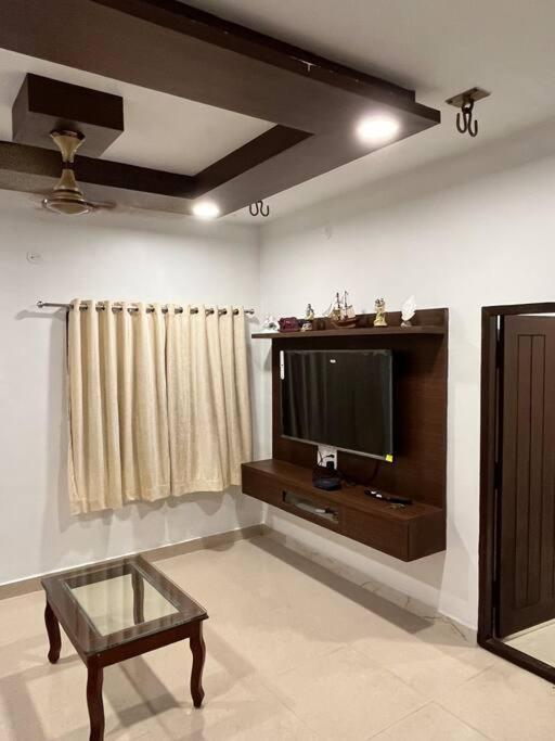 Izi Transit 19a Airport Apartment