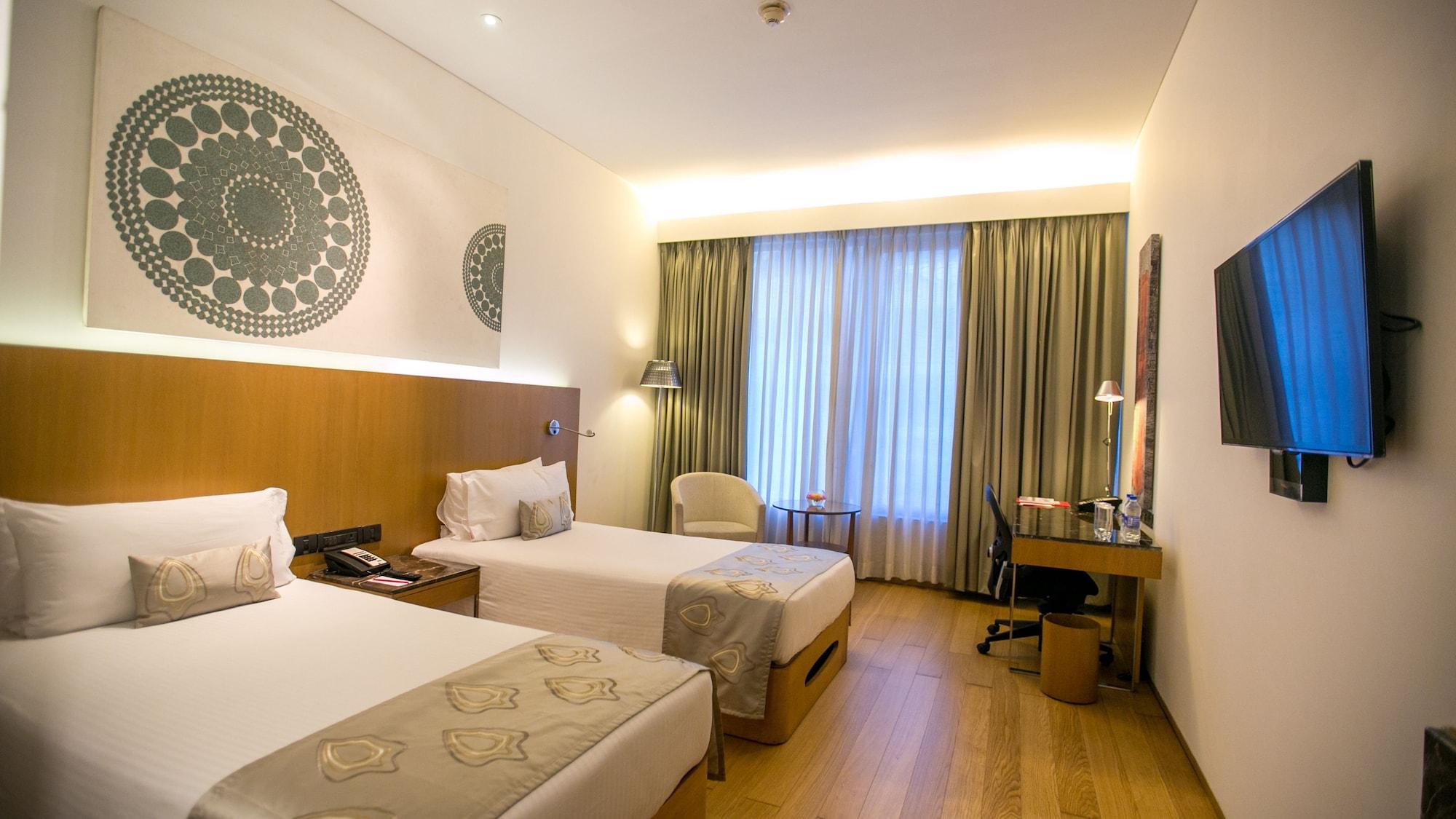 Vivanta It Expressway Omr Hotel Chennai