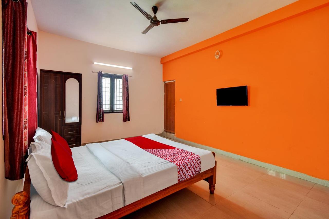 Oyo Flagship Sri Devi Mahal