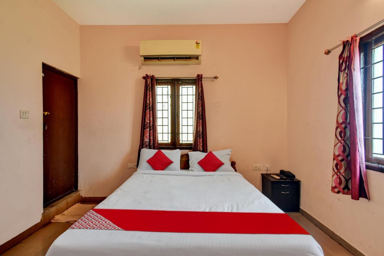 Oyo Flagship Sri Devi Mahal