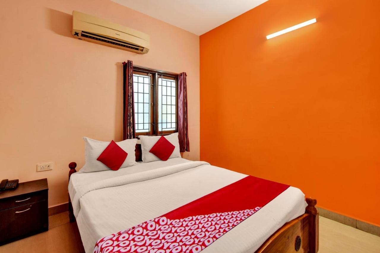 Oyo Flagship Sri Devi Mahal Hotel 3*
