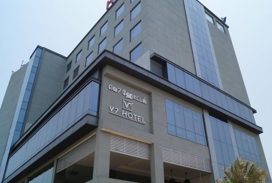 V7 Hotel 3*