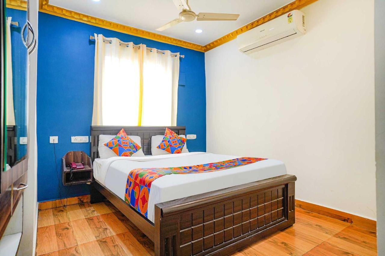 Super Oyo Collection O 81169 Lloyds T Nagar Hotel 3*