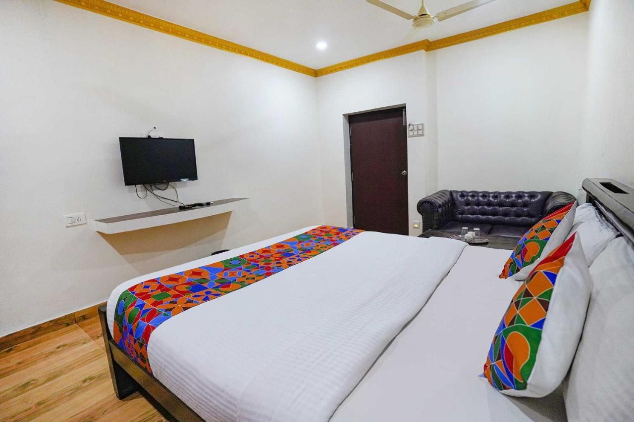Super Oyo Collection O 81169 Lloyds T Nagar Hotel