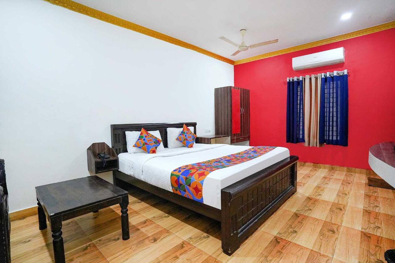 Super Oyo Collection O 81169 Lloyds T Nagar Hotel