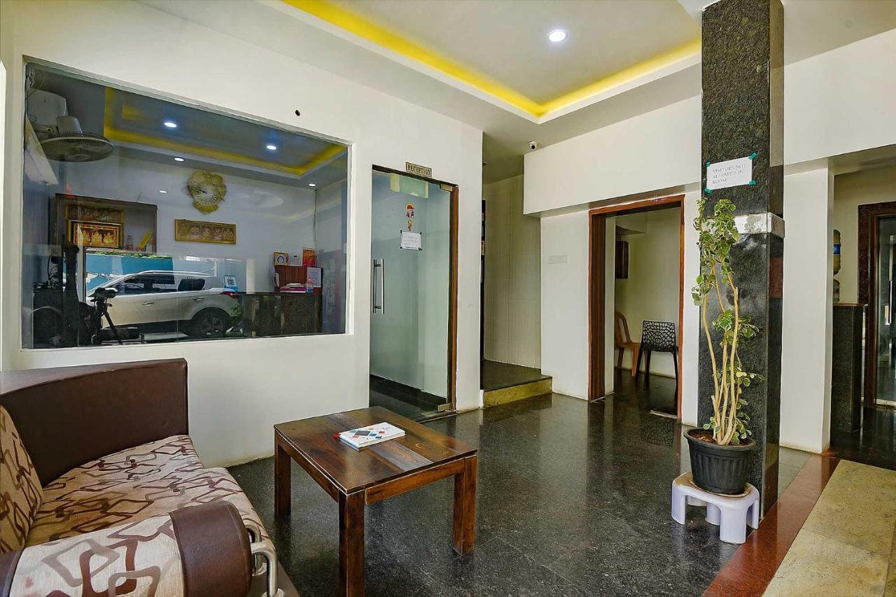 Super Oyo Collection O 81169 Lloyds T Nagar 3*