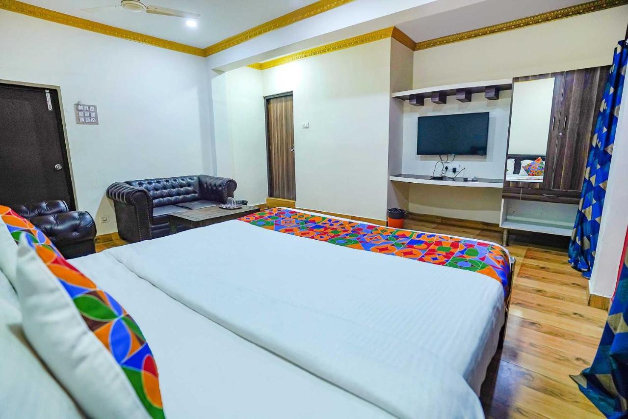 Hotel Super Oyo Collection O 81169 Lloyds T Nagar 3*
