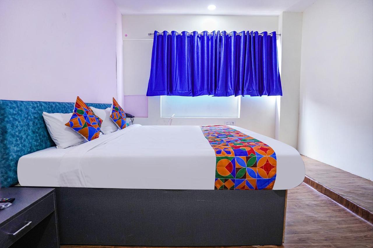 Fabexpress Sanva, Pallikaranai 3*
