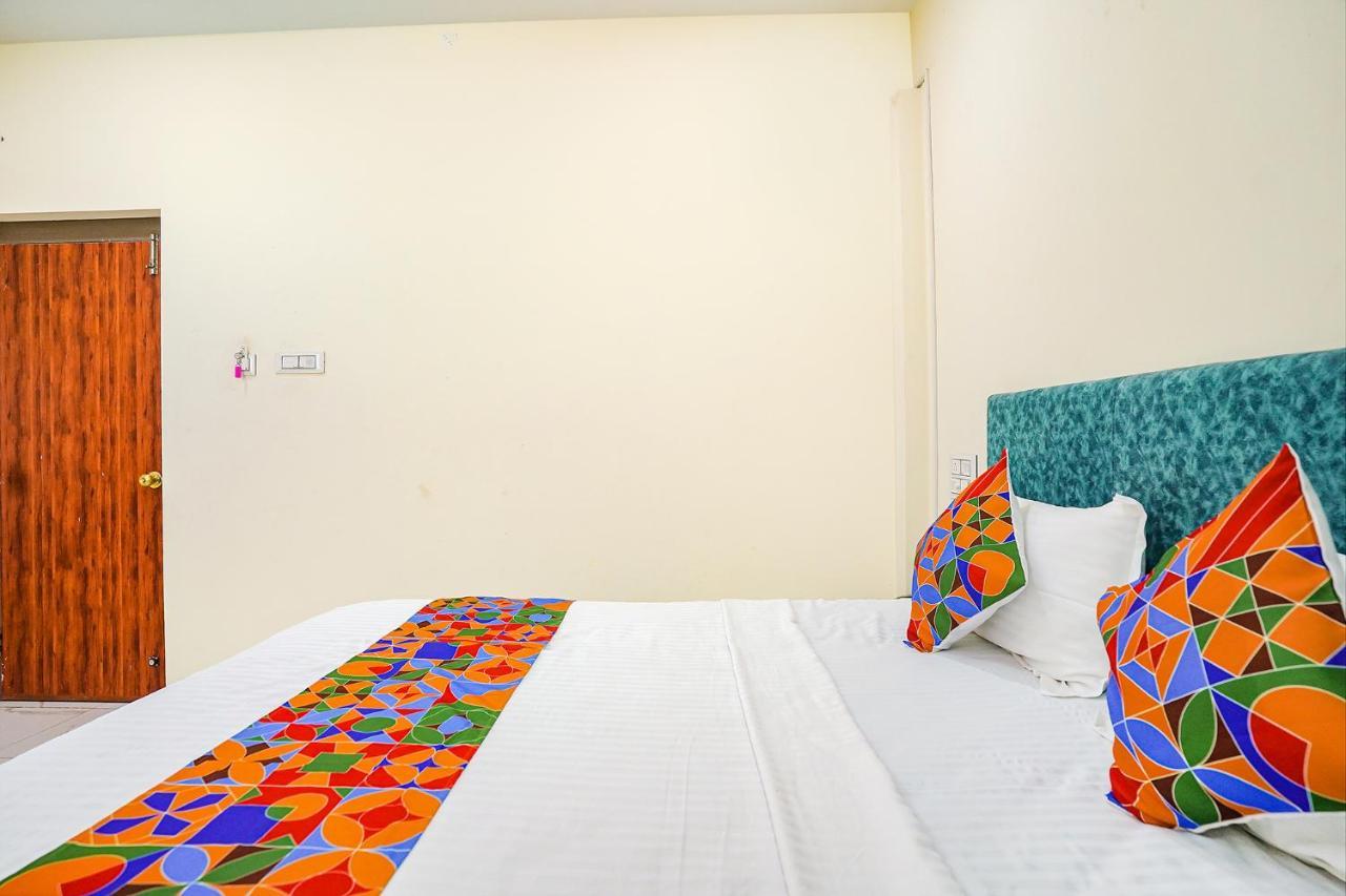 Hotel Fabexpress Sanva, Pallikaranai