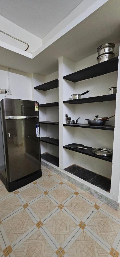 - Ac 3 Bhk Near Alrport Vila