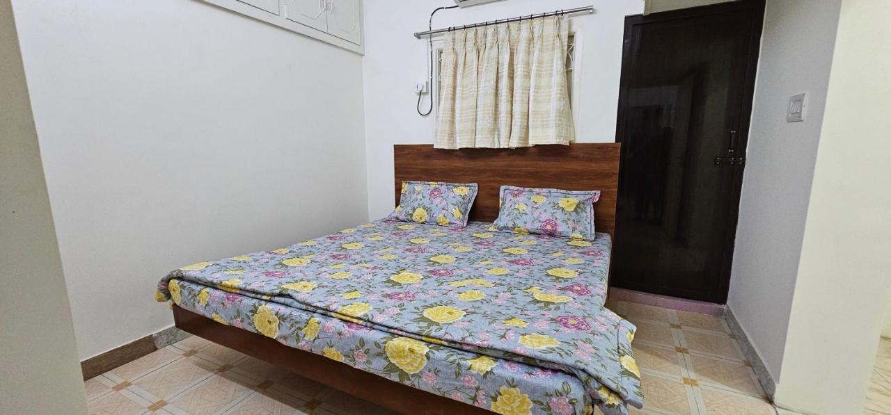 - Ac 3 Bhk Near Alrport Vila *