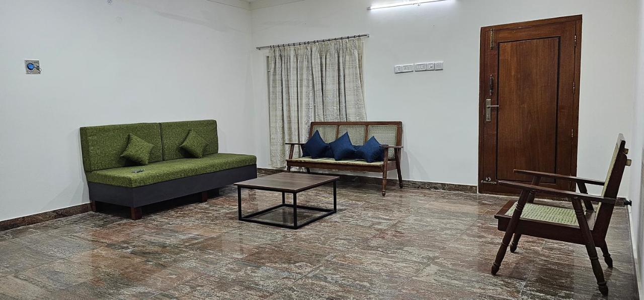 Vila - Ac 3 Bhk Near Alrport