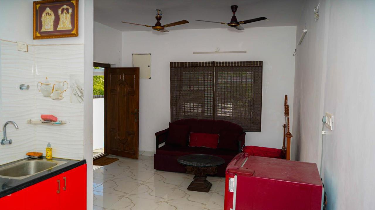 Laguna Guest house *