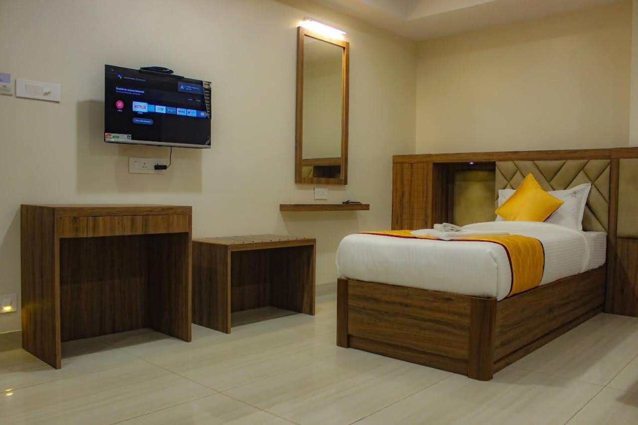 Rr Mount Elite Hotel