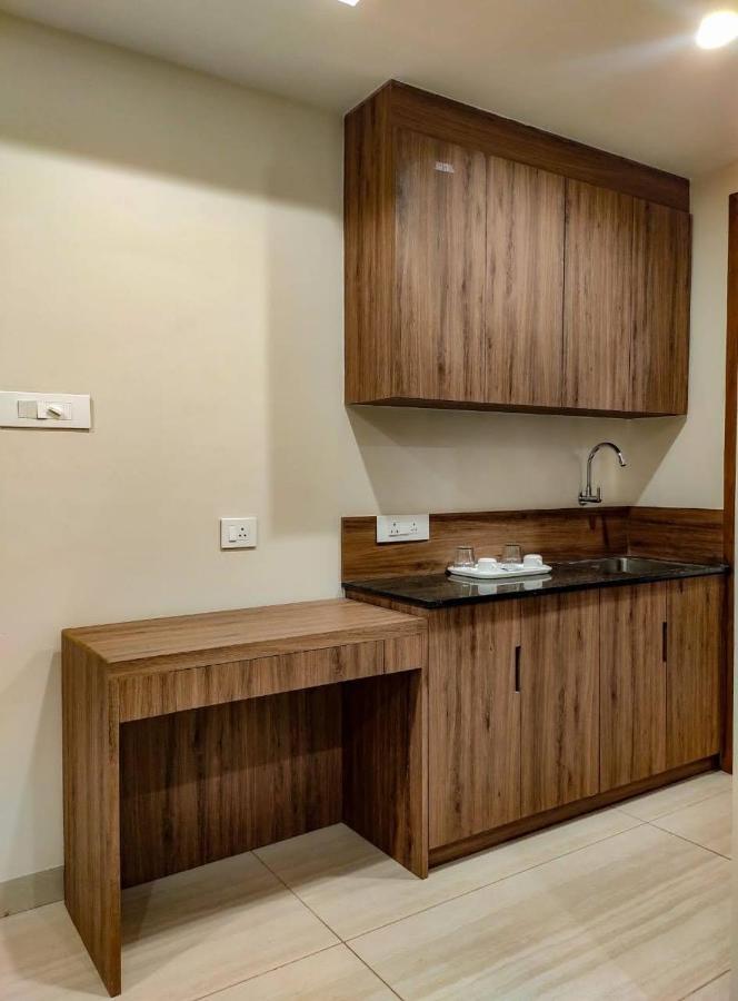 Rr Mount Elite Hotel