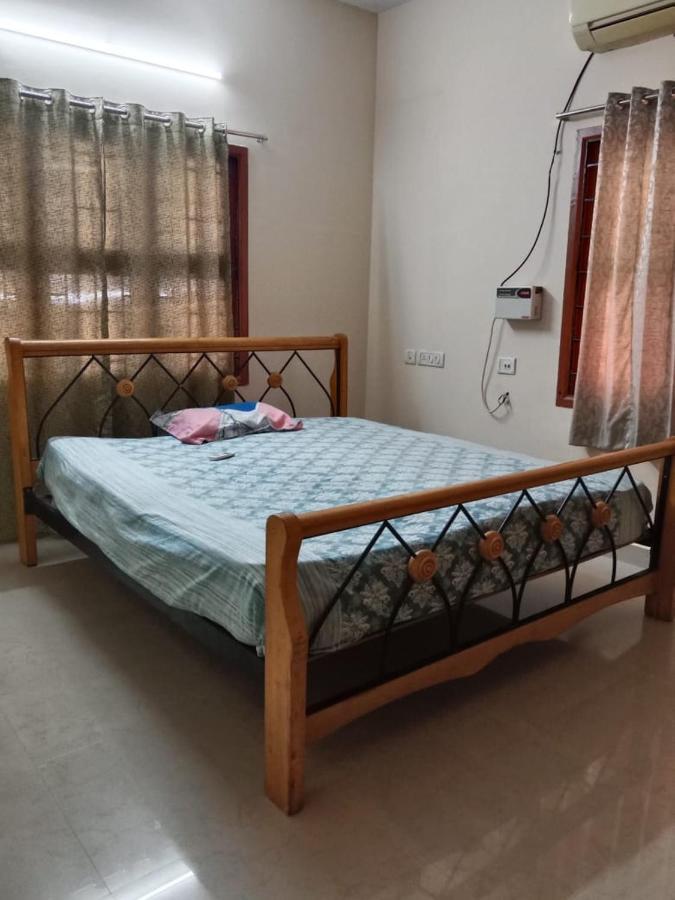 Amazing Hudson New York - Velachery Villa