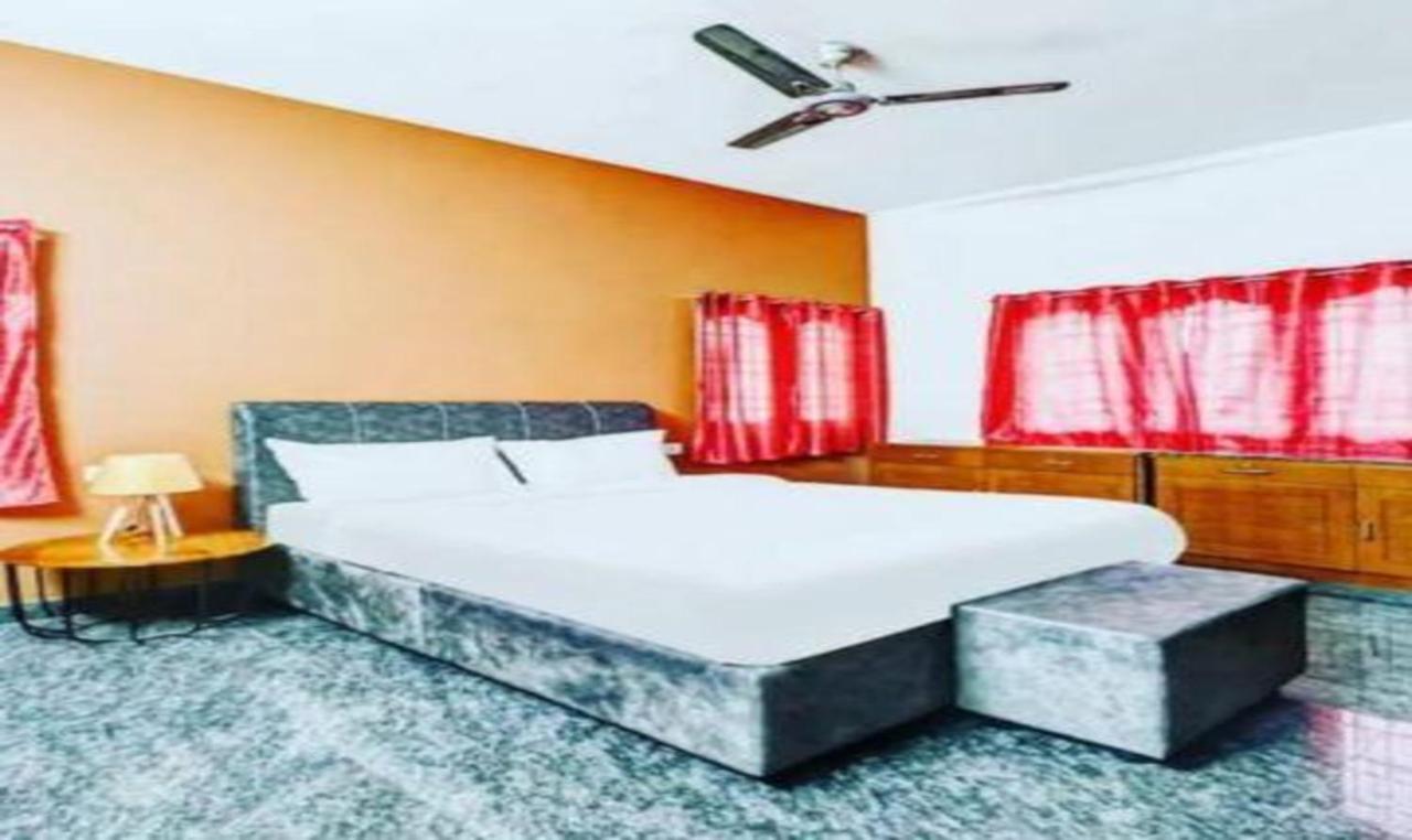 Fabexpress Aathira Hotel
