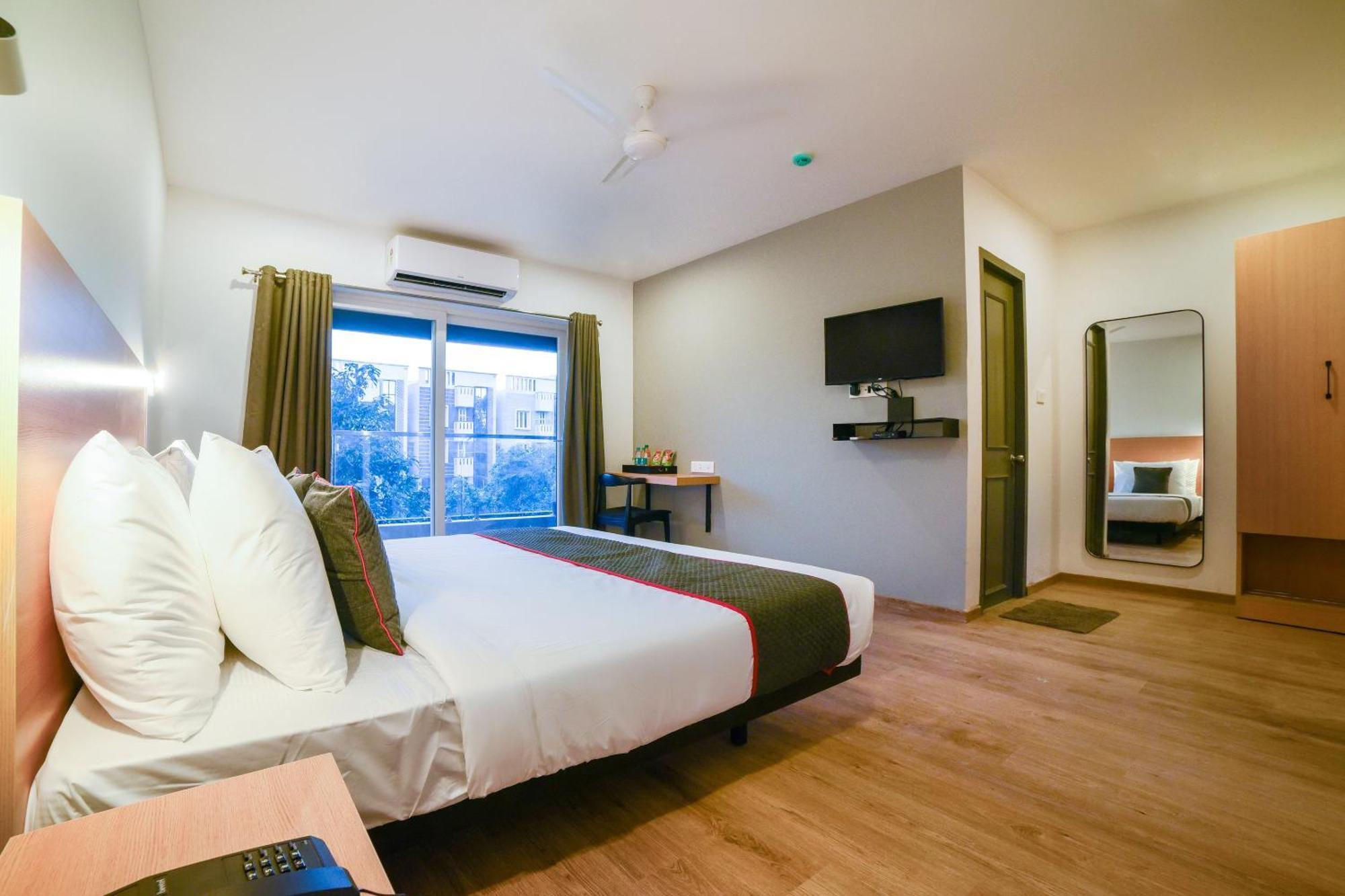 Hotel Oyo Townhouse 211 Laguna Ecr Chennai