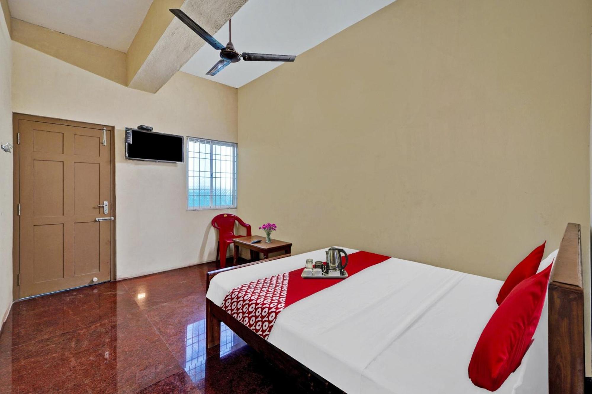 Oyo Flagship 92943 Guna Residency