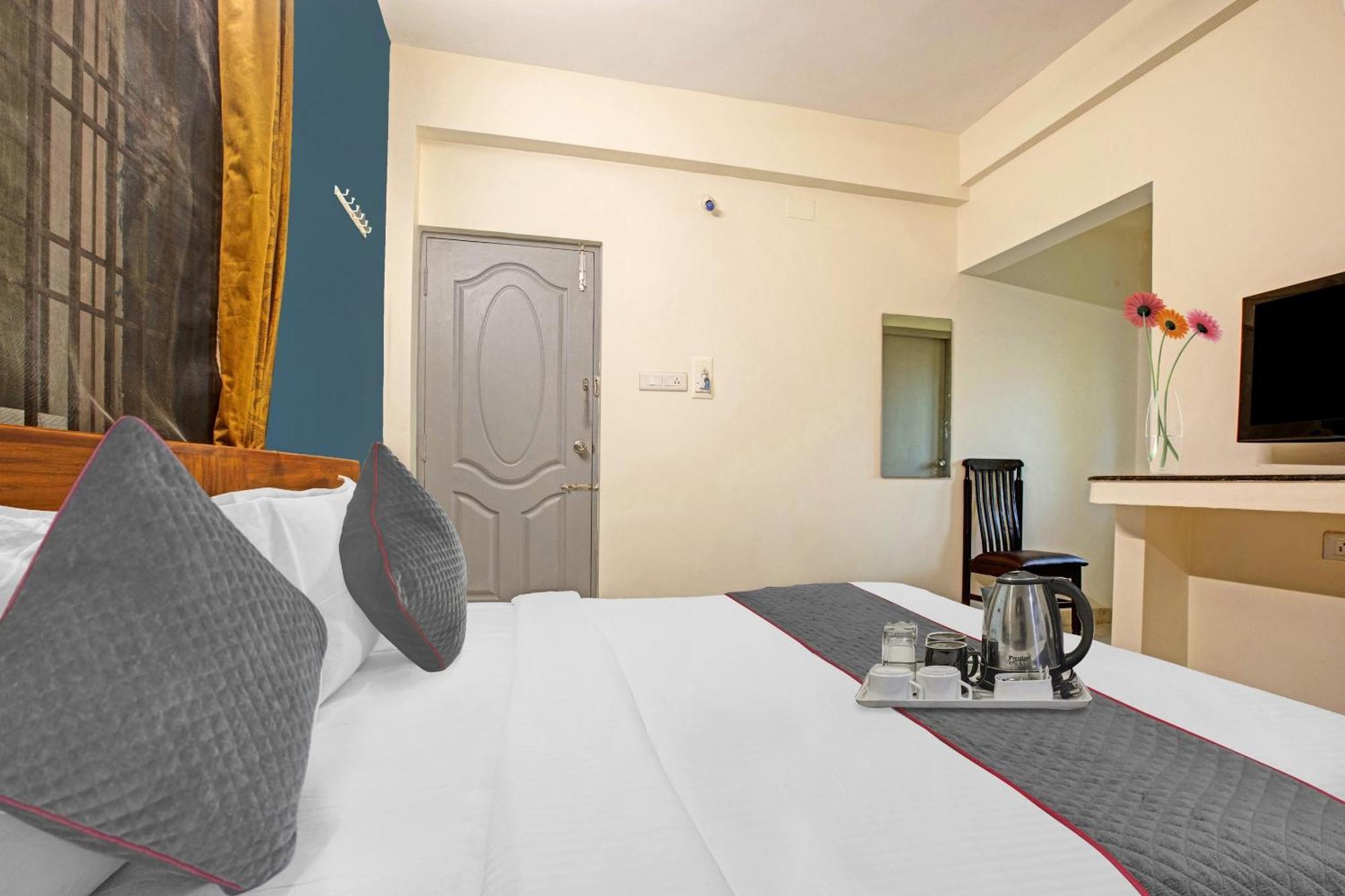 Hotel Super Townhouse Orchid Sankrish Near Balaji Dental College 3*