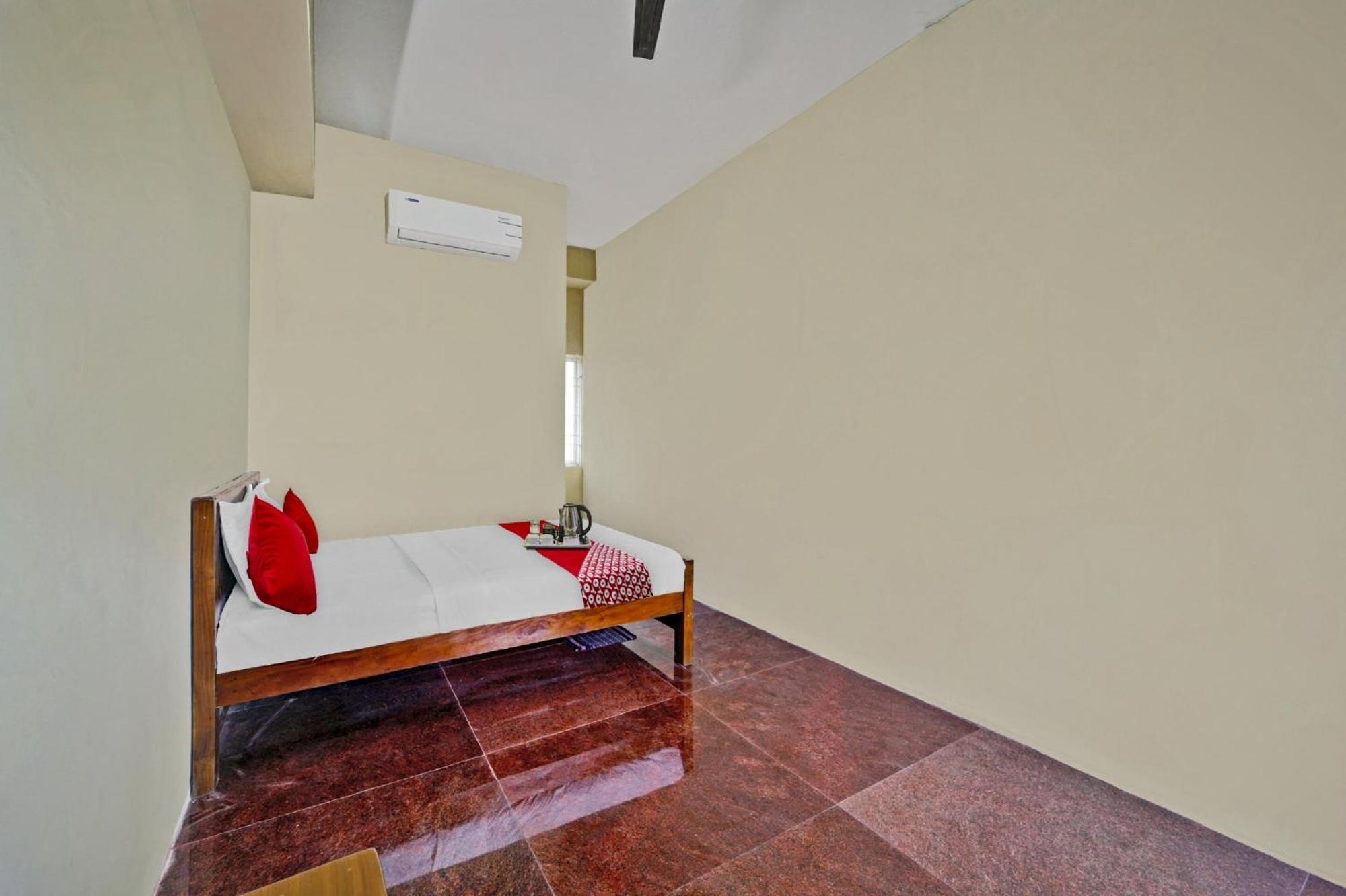 Hotel Oyo Flagship 92943 Guna Residency
