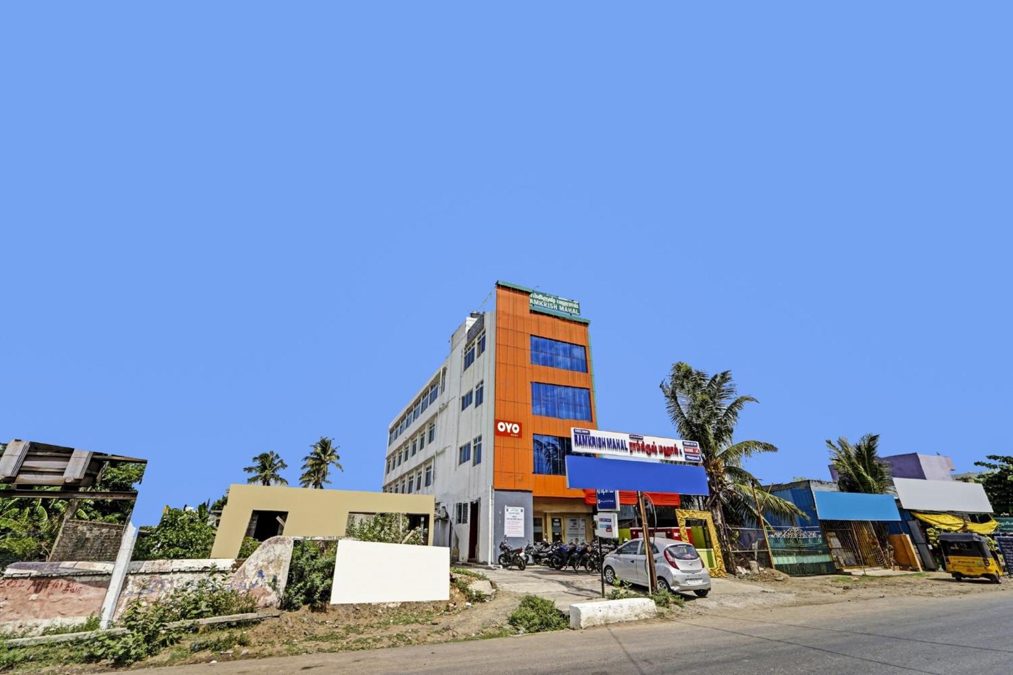 Hotel Oyo Flagship 92943 Guna Residency 4*