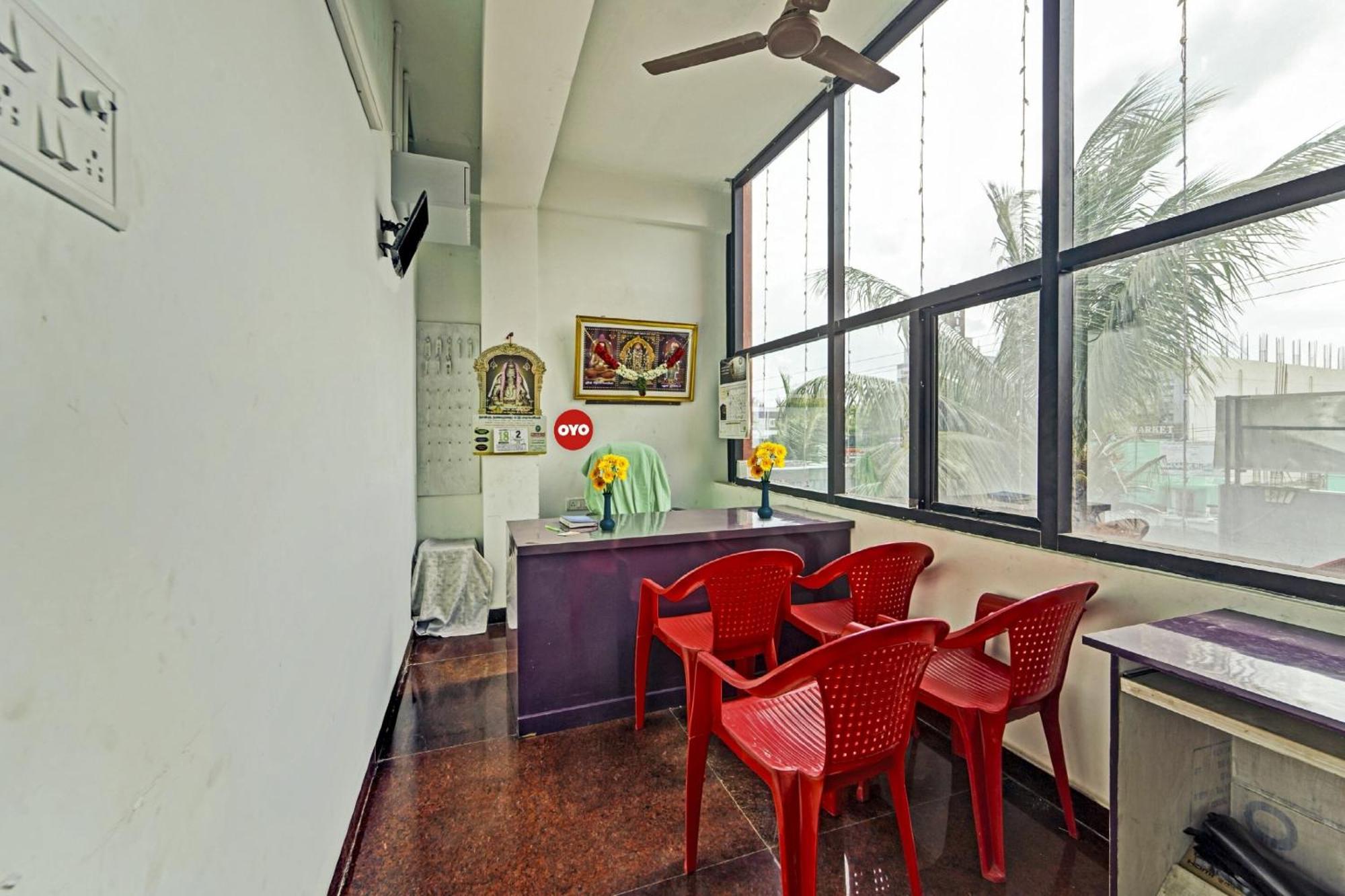 Oyo Flagship 92943 Guna Residency Hotel 4*