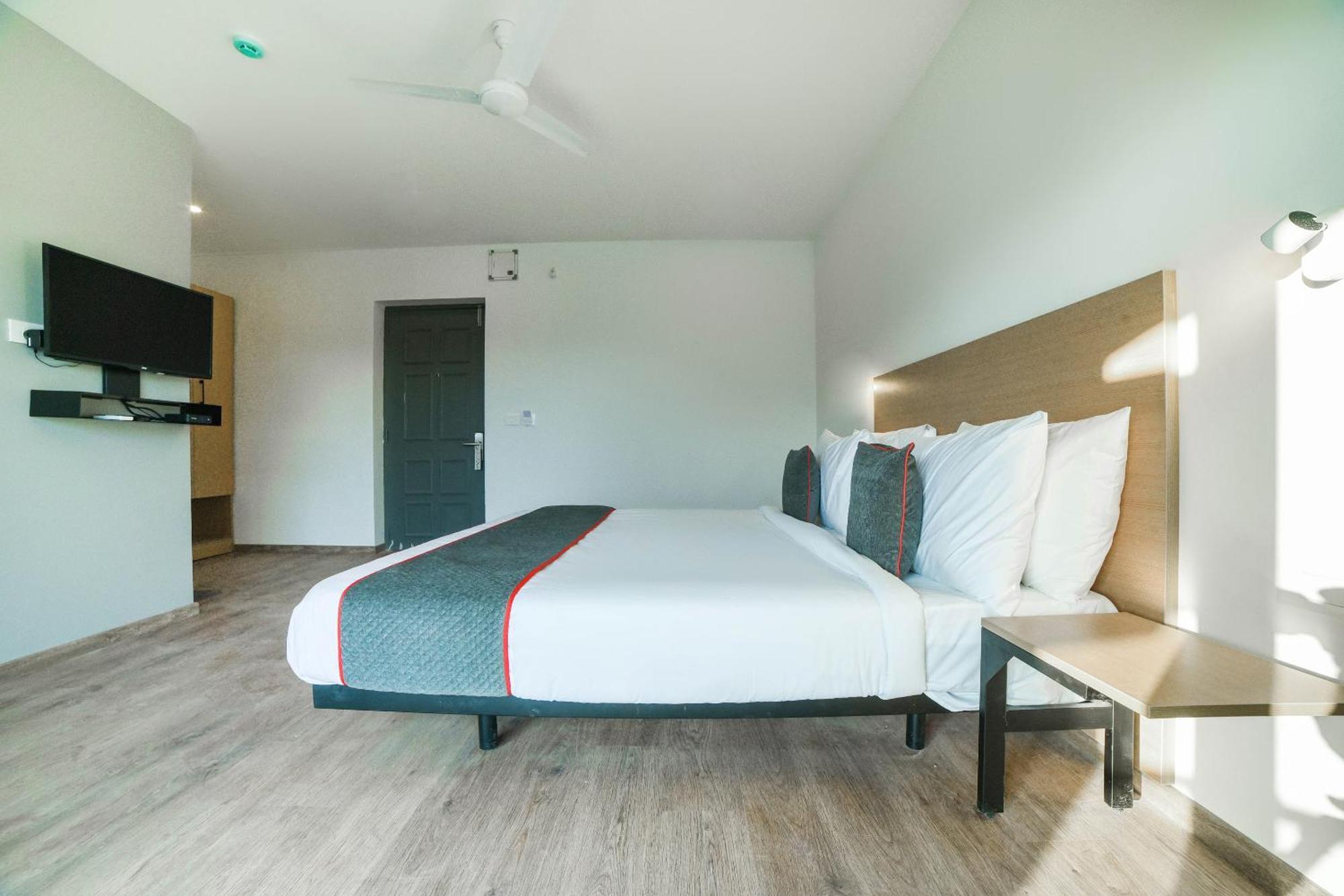 Oyo Townhouse 211 Laguna Ecr