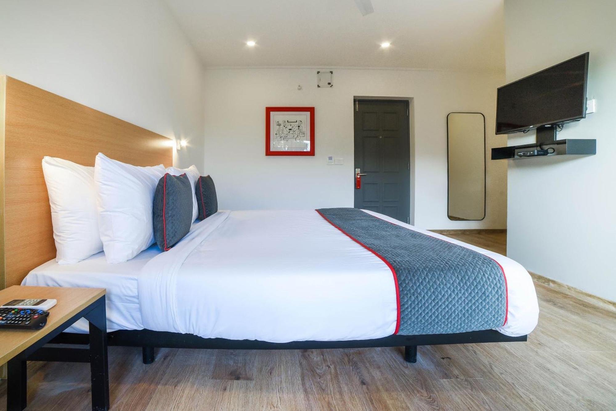 Oyo Townhouse 211 Laguna Ecr Hotel