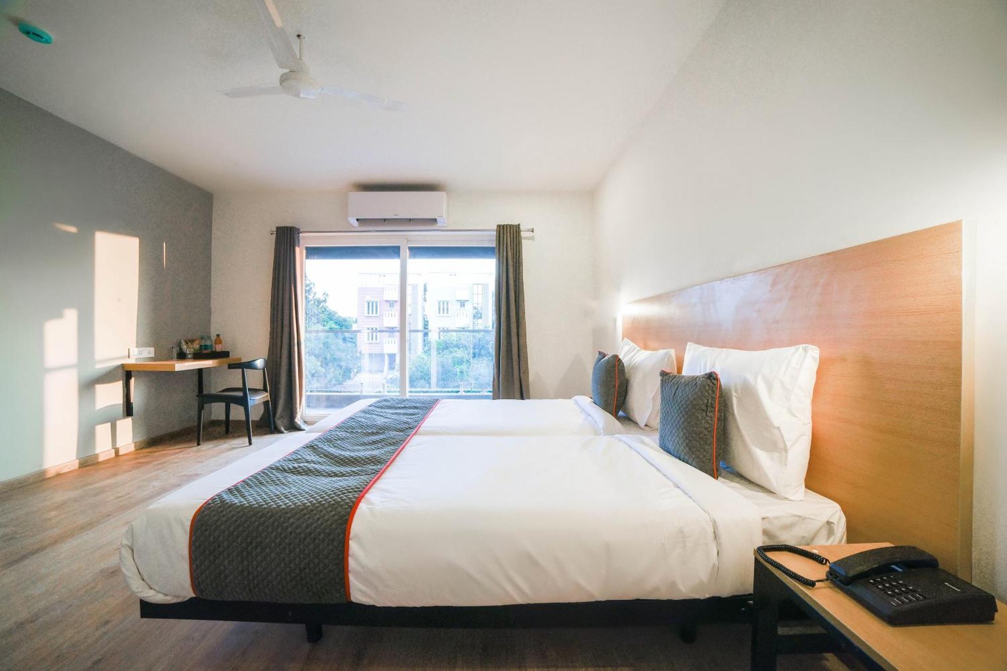 Hotel Oyo Townhouse 211 Laguna Ecr 4*