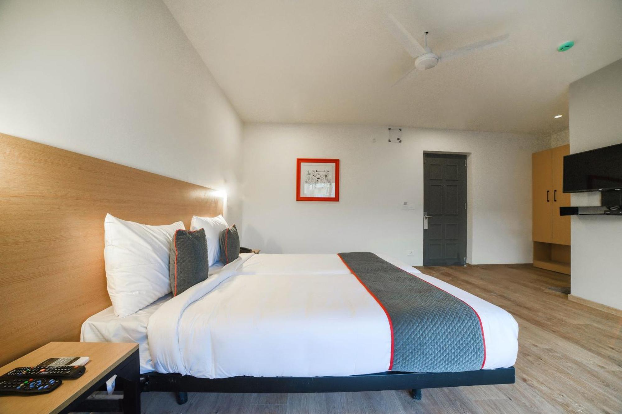 Hotel Oyo Townhouse 211 Laguna Ecr Chennai