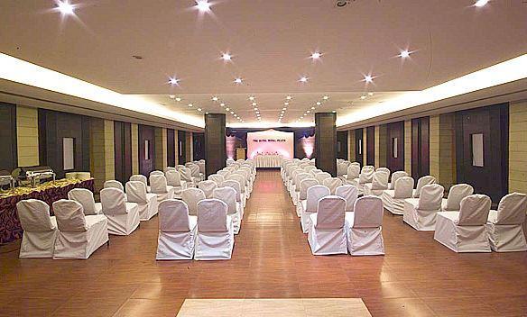 Super Townhouse Koyambedu 4*