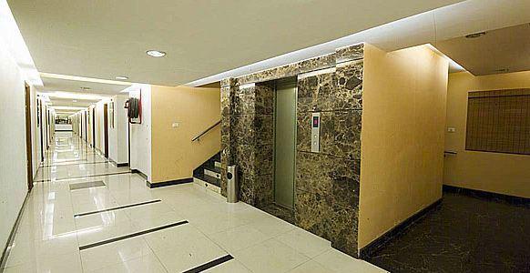 Super Townhouse Koyambedu 4*