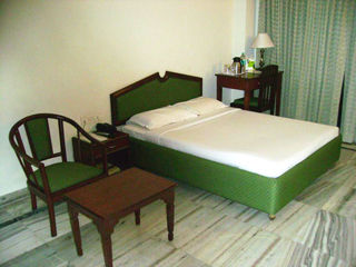 Park Plaza 2*