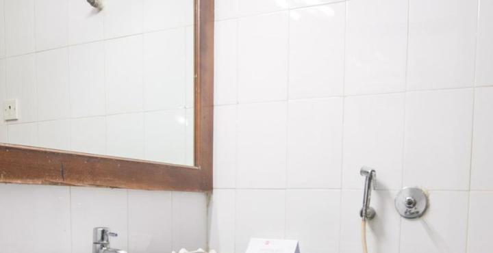 Royal Regency Lifotel By Crossway Hotel