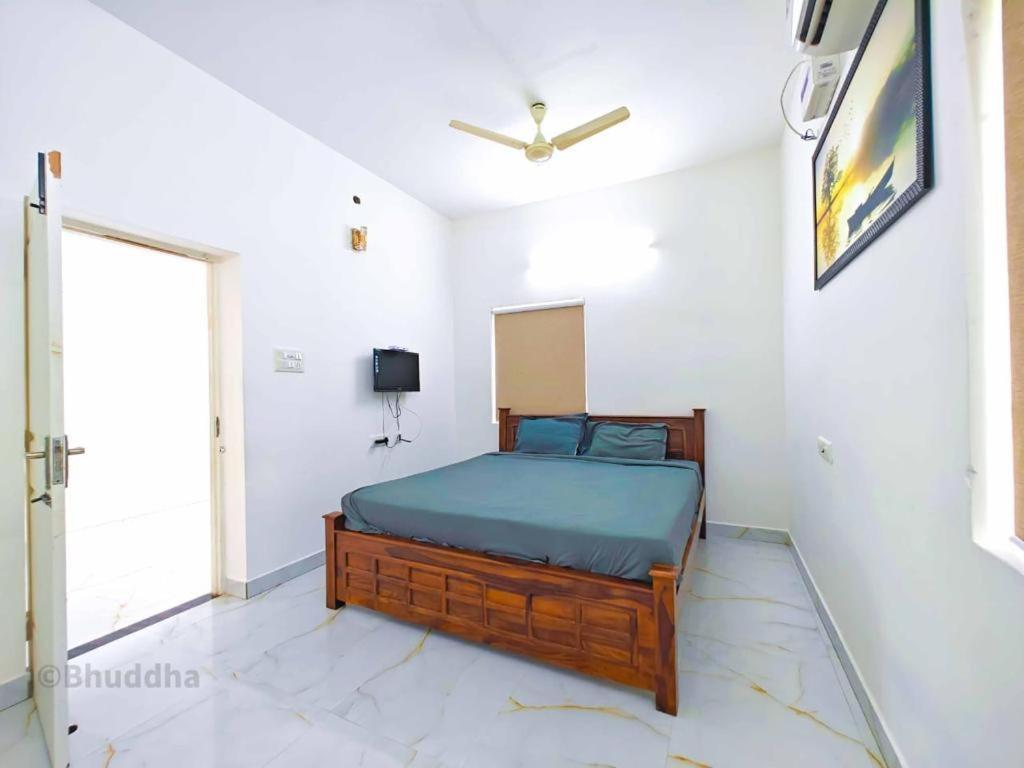 Royal Experiences Buddha Sea View Villa, Mutukadu Ecr