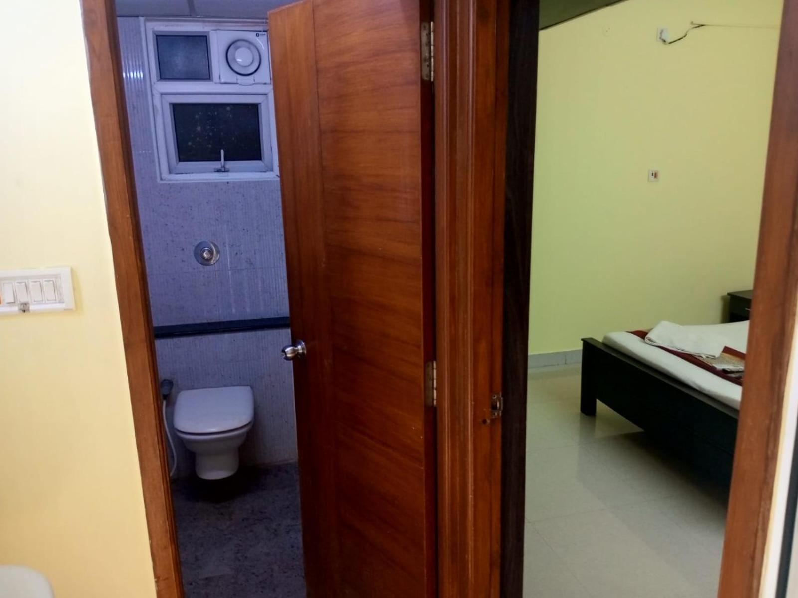 The Posh Residency, Ecr