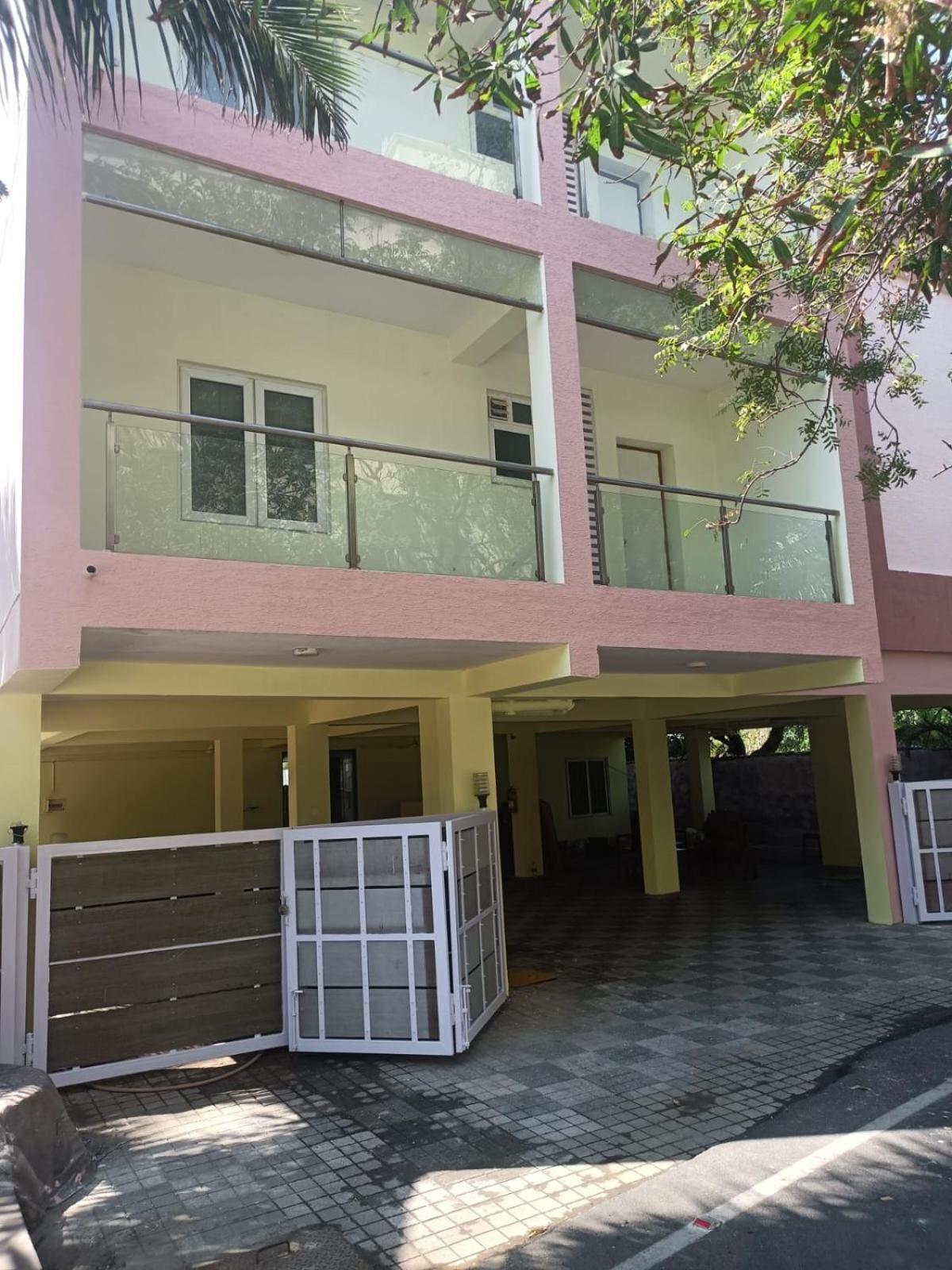 The Posh Residency, Ecr