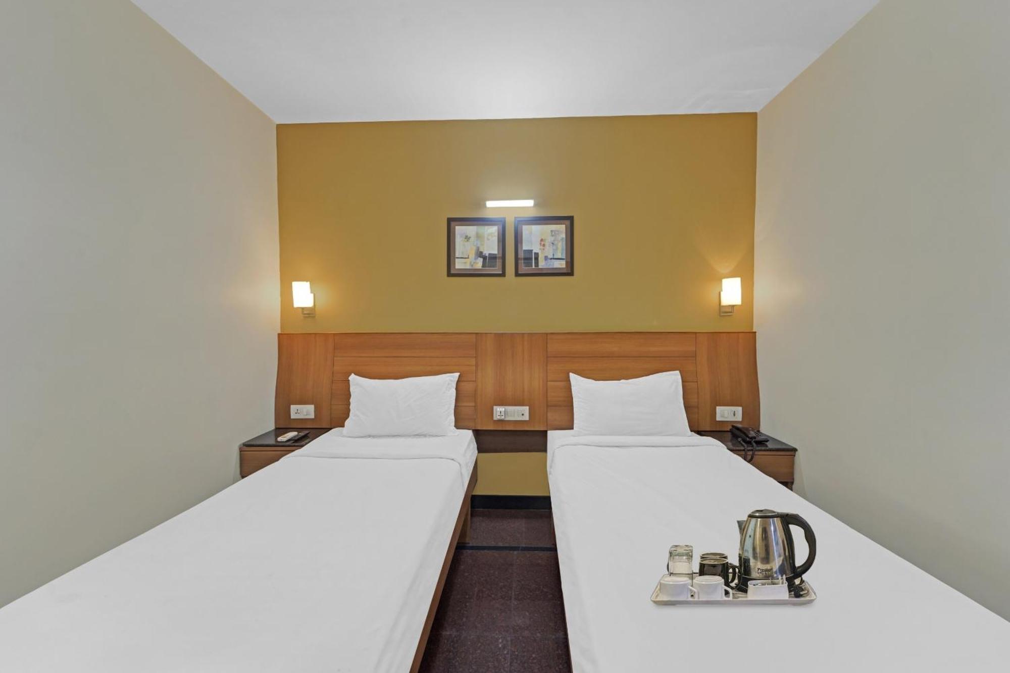 Oyo Townhouse 850 The Redfox Near Us Consulate Chennai