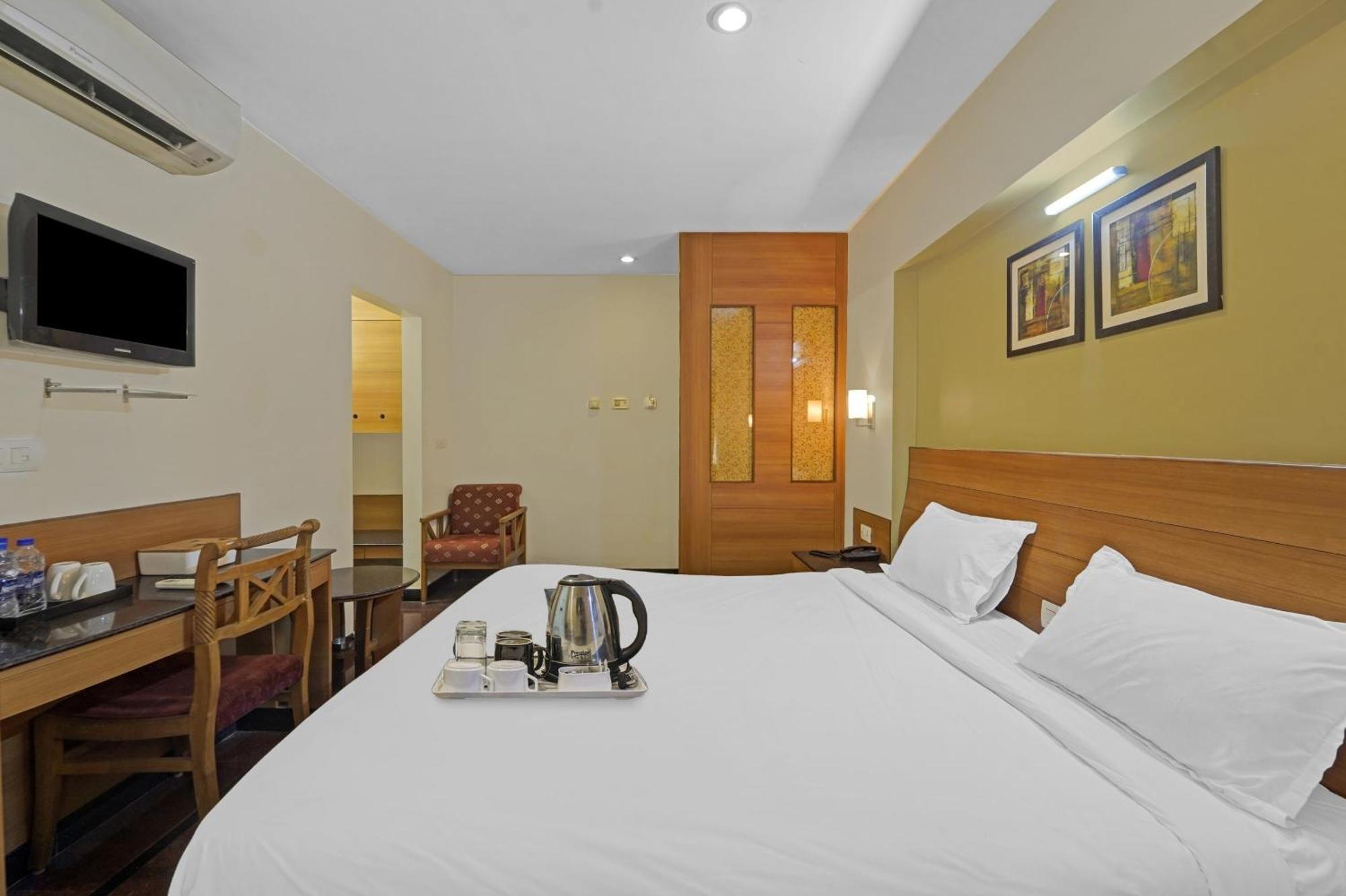 Oyo Townhouse 850 The Redfox Near Us Consulate 3*